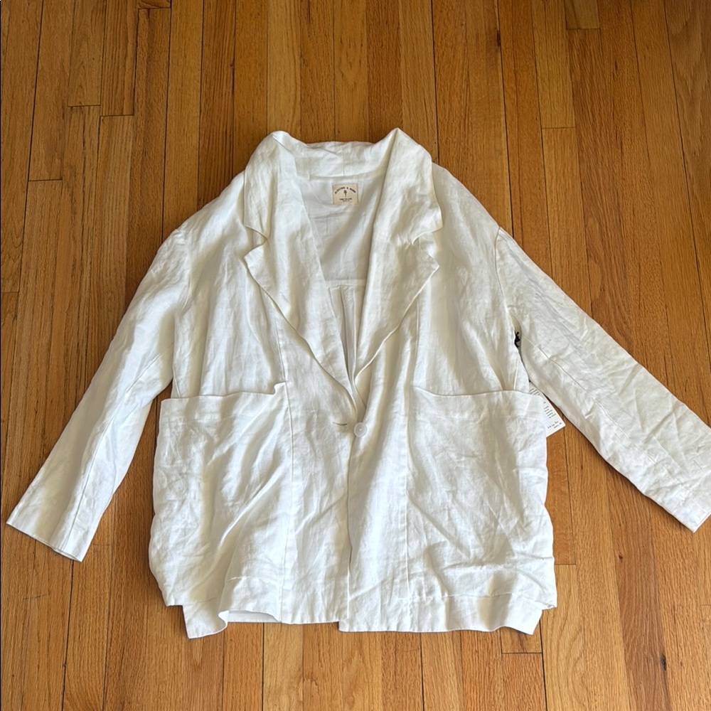 Electric & Rose white linen blazer, NWT!! Beautiful Staple